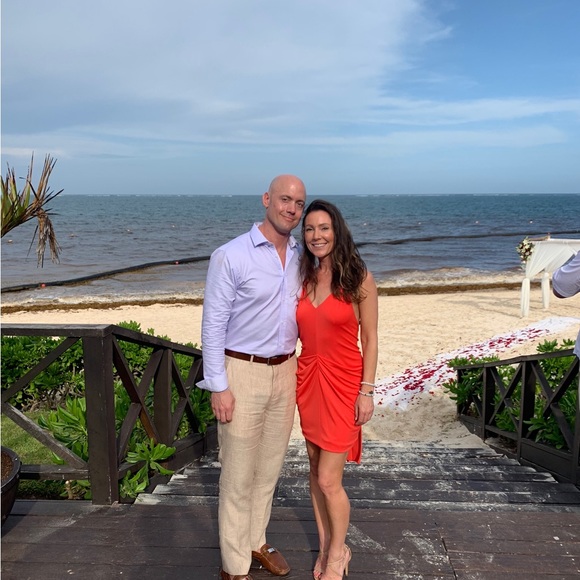 Beautiful, bright dress for any occasion. - Picture 2 of 5